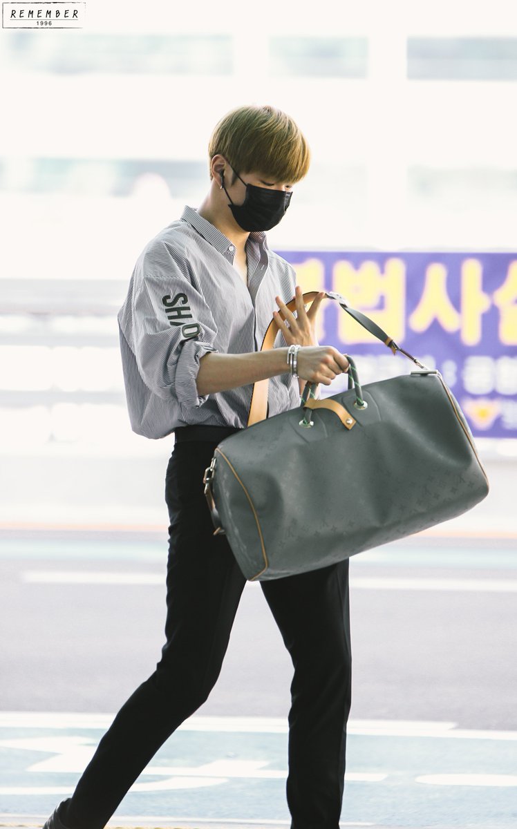 REMEMBER_1996's tweet image. 180803

잘다녀와 오늘도 멋있는 우리 멈무 😍😘

#강다니엘 #kangdaniel #WANNAONE #워너원