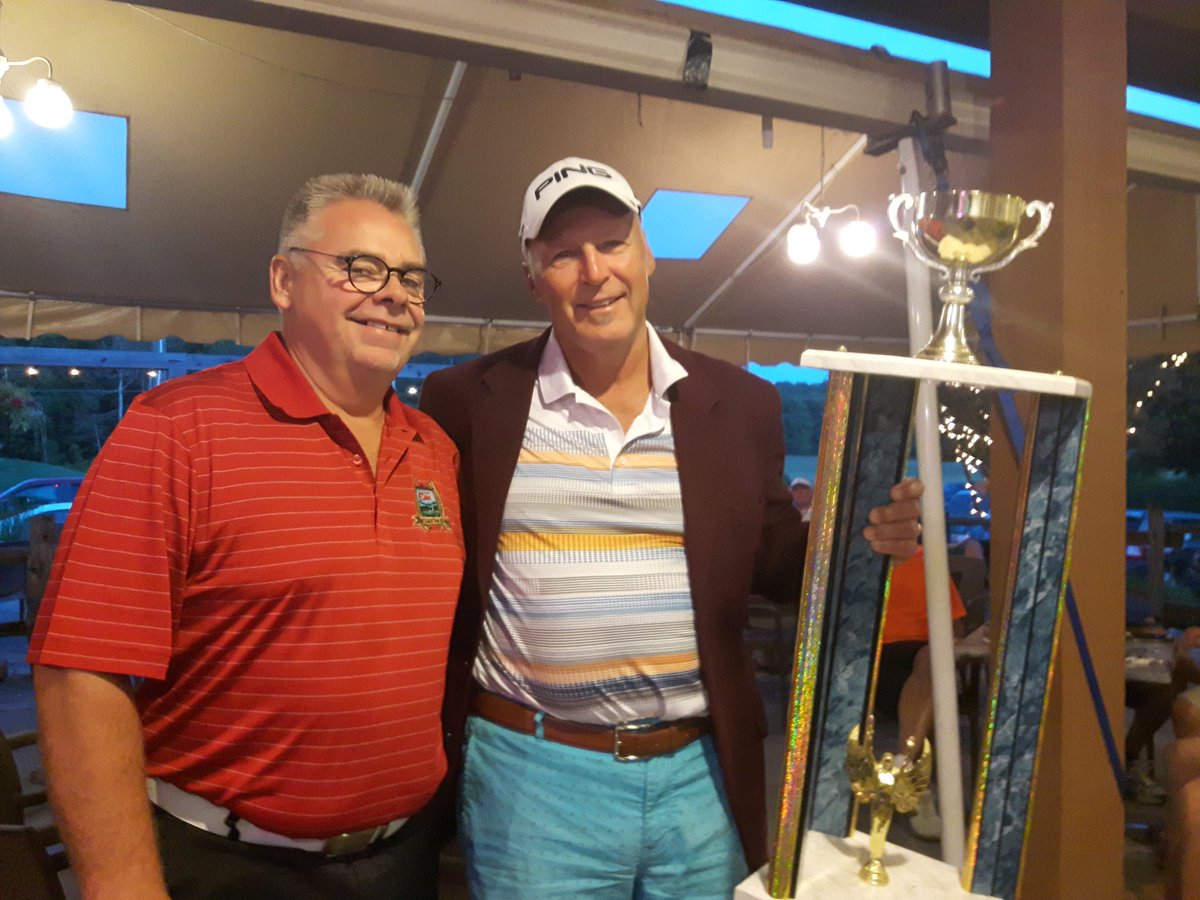 settlersghostgc's tweet photo. #sgml sandbagger of the night #net32. Way to go Oleh. Winning one for the low hanicappers. @MolsonCoors #rockintheburgandyjacket https://t.co/gKEpvTD66F