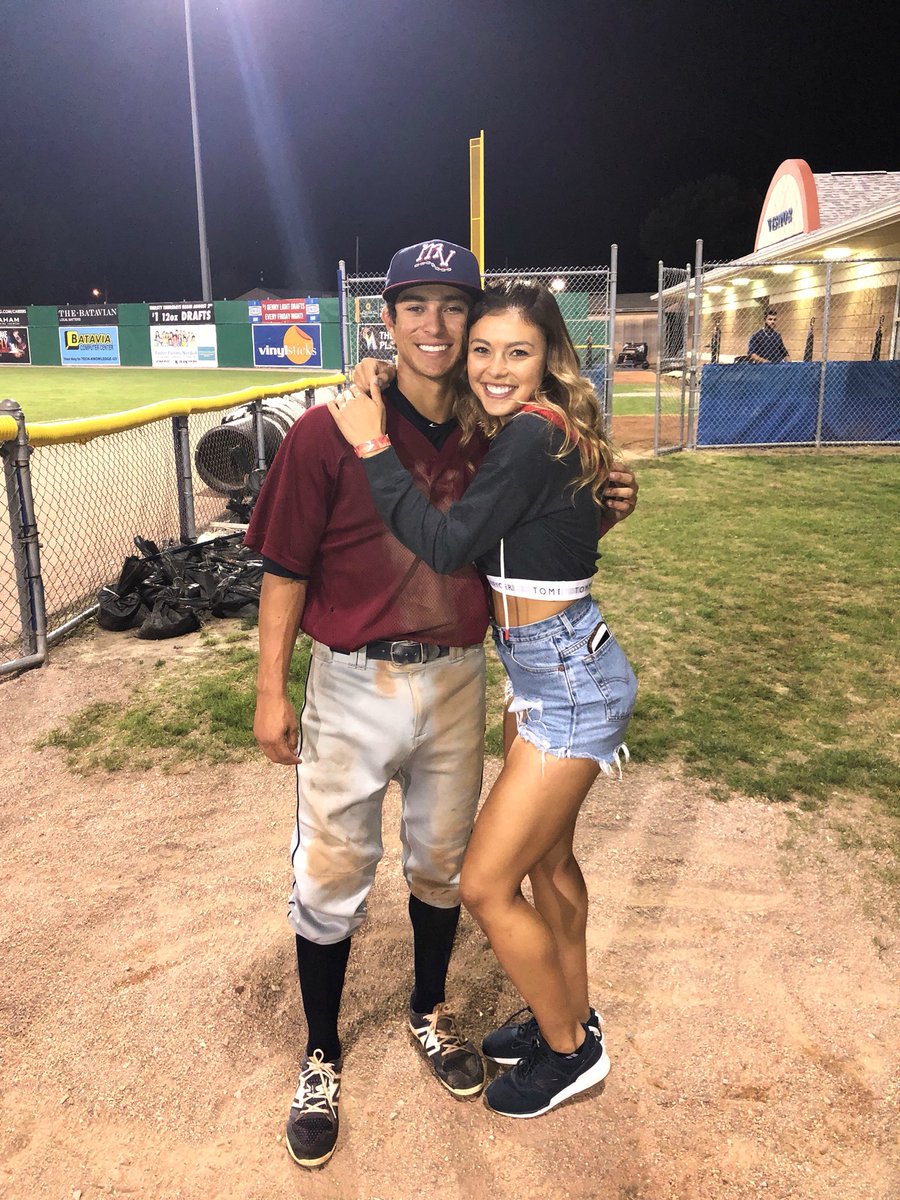 haifreeman_'s tweet photo. I love you &amp; love watching you play❤️ #LilBro https://t.co/68nFqbSXum