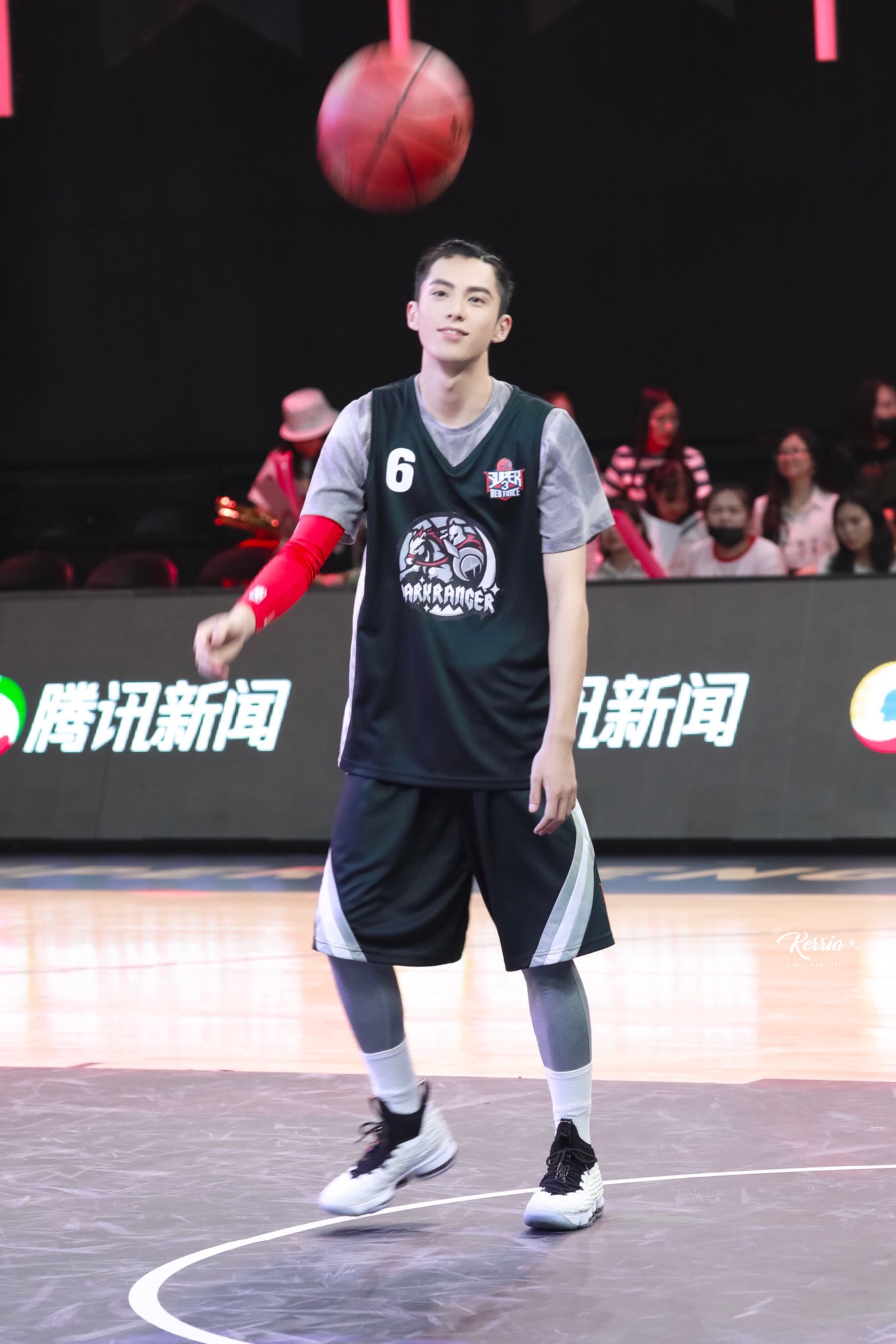 Dylan Wang Daily 😎 on X: [HD] 180713 Super3 Basketball Competition cr:  maskedknight #DylanWang #王鹤棣  / X