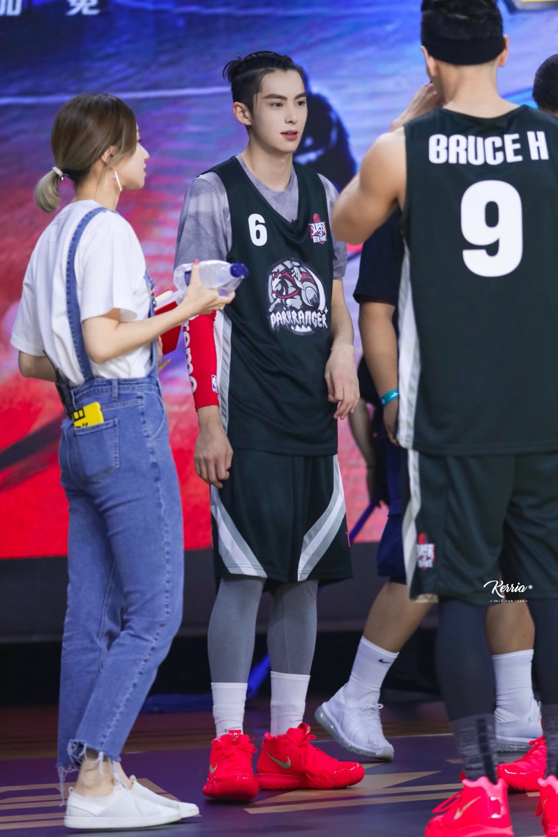 Dylan Wang Daily 😎 on X: [HD] 180713 Super3 Basketball Competition cr:  kerria #DylanWang #王鹤棣  / X