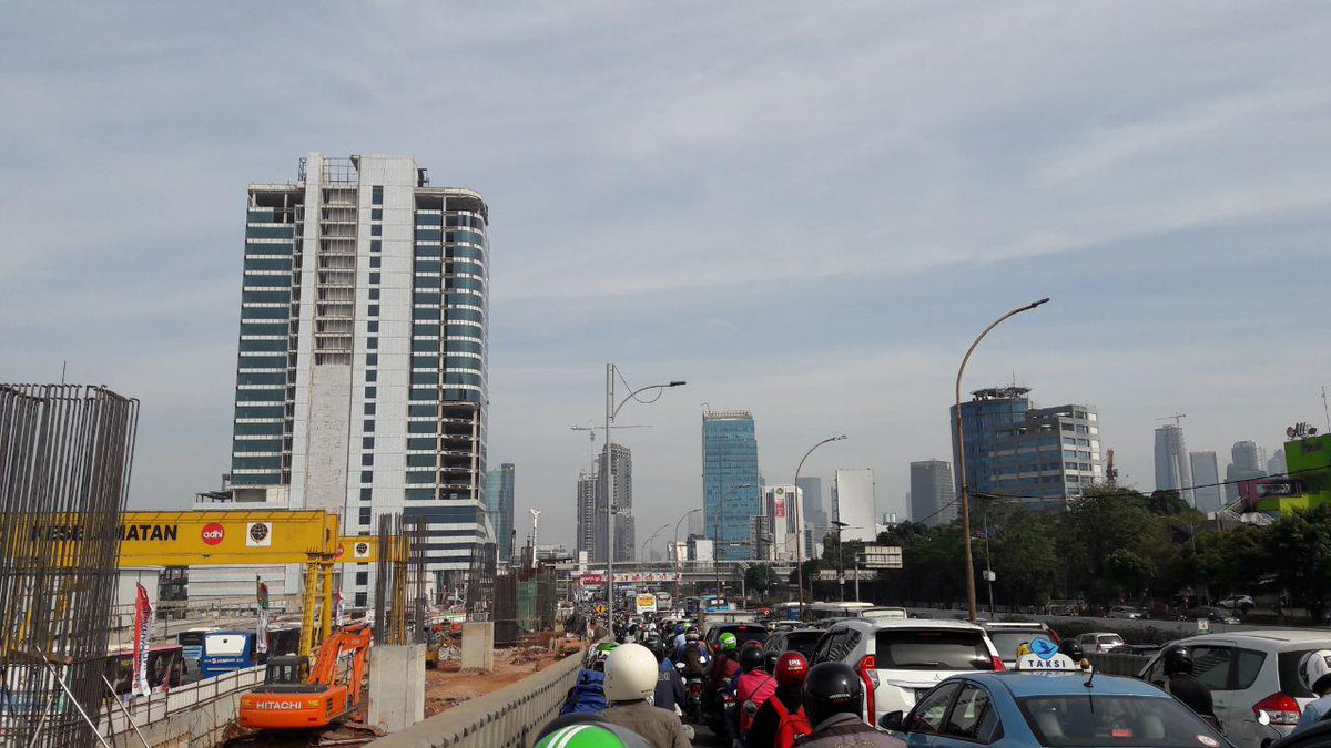 hanif_fzn's tweet photo. 20180803 - makin luar biasa jalur Pancoran Kuningan sekarang, "semoga MRT nya cepet kelar" https://t.co/CPsChR0d23