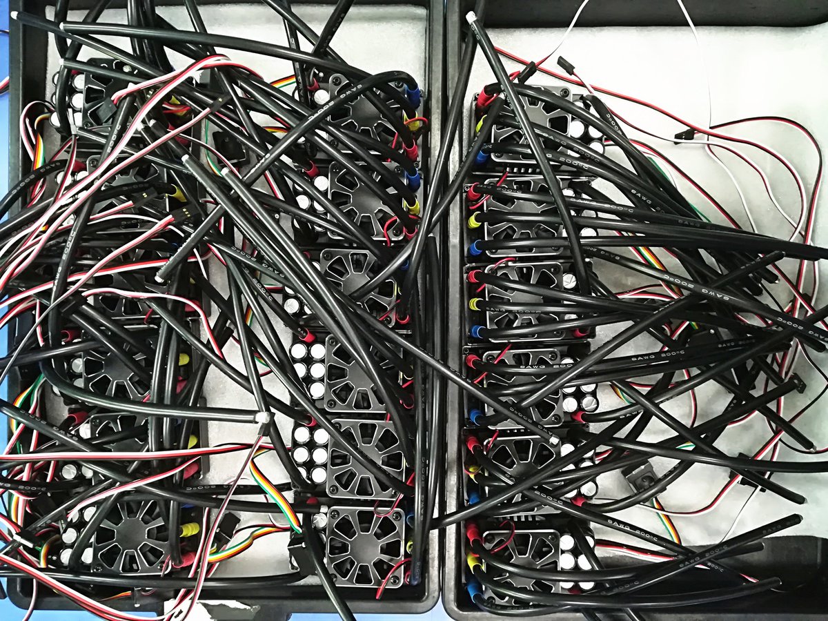 HugoHuang11's tweet photo. Going to attend ShangHai Model Show today, you will be there? https://t.co/zrvjdAp1Bs