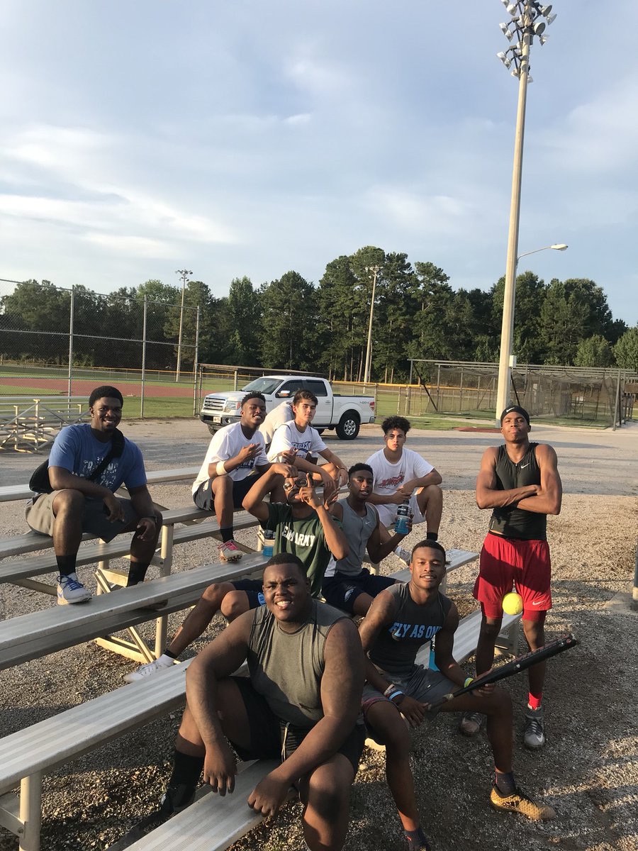 andrew_zow's tweet photo. Getting on the ⚾️ 💎 and eating good. Having fun, swinging the bat...some striking out “G-berry”!! Finishing the summer and ready to go in 2018. Be blessed Eagles and remember.... SameMud-SameBlood #Dominate https://t.co/c8SDcbDrsZ