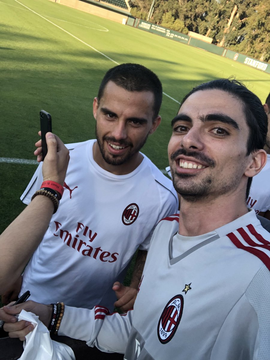 MilanistaDevil's tweet photo. Huge thanks to @ACMilanClubPNW for organizing the meet and greet! Forza Milan @acmilan https://t.co/RV4j9MfK89
