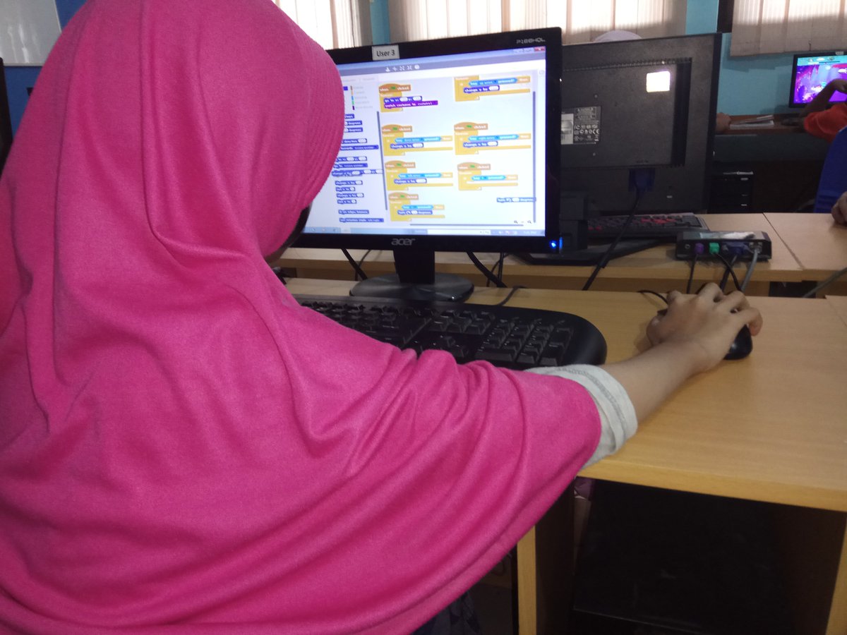 Level four: Learning about explores keyboard sensing. What a Fun #Scratch!! <a href="/ScratchJr/">ScratchJr</a> <a href="/ScratchEdTeam/">ScratchEdTeam</a> <a href="/scratch/">Scratch Team</a>