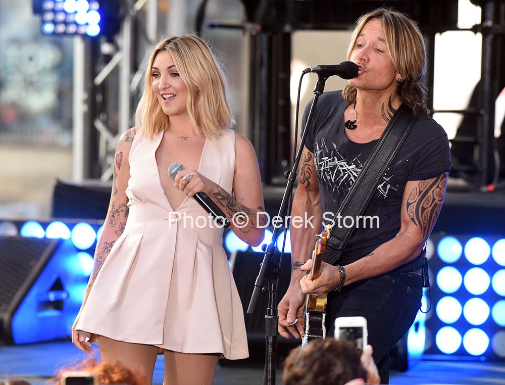 jmichaelsonline's tweet photo. 02/08 @juliamichaels performing with @KeithUrban on @TODAYshow. https://t.co/6B38mXFIie