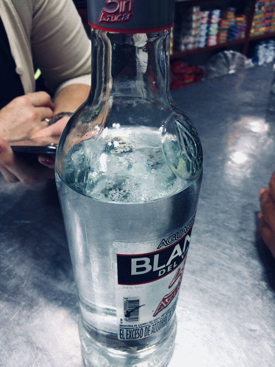 piolosalsa's tweet photo. Vendiendo trago adulterado bodega licores del norte cali pero se quieren hacer los de la vista gorda @invima https://t.co/wSuN75SBMa