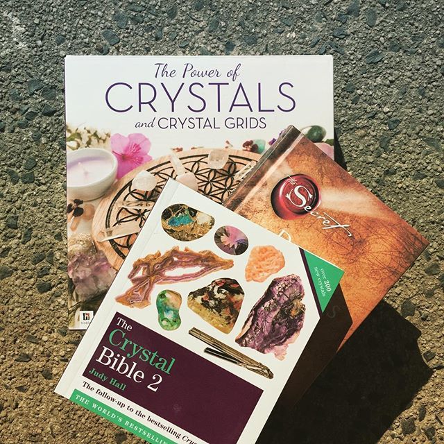 TimothyJLockett's tweet image. It’s like Christmas #books #crystalbible ift.tt/2vrtDjw