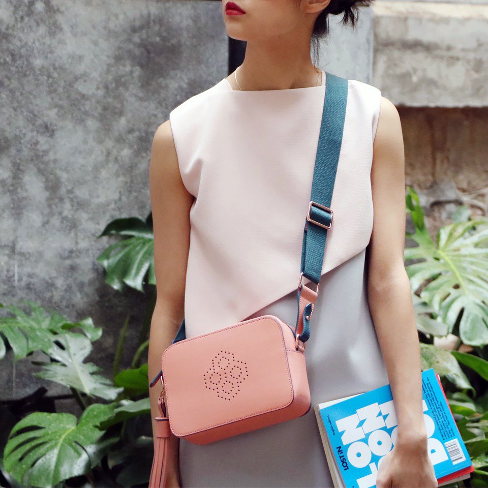 This compact style is crafted in Nappa leather, roomy enough to fit your wallet, phone and makeup, it's the perfect day to evening bag. Wear it comfortably crossbody by adjusting the shoulder strap.
#jetsetmischa <a href="/kapok/">arushilakhanpal</a>