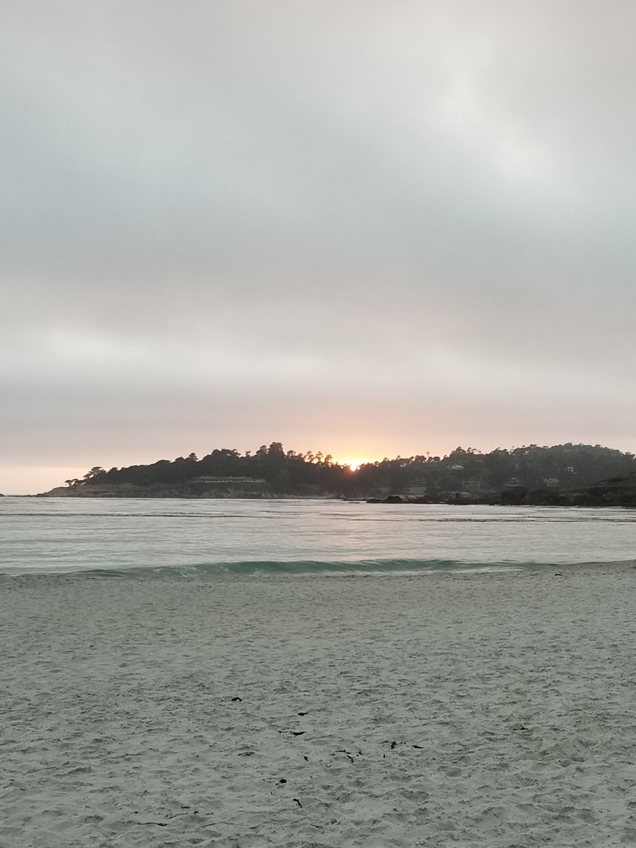 Cbarilotti's tweet photo. Grateful. #CarmelBeach #Sunset https://t.co/SxfvgD65Uw