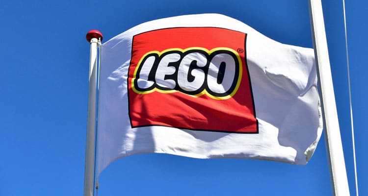 promobricks's tweet photo. DLF: Kleine Klötze in großen Händen. Der wiedererwachte Kult um LEGO #Deutschlandfunk #FloatingBricks #JanRähm #LEGO #Radio #promobricks https://t.co/yHOWjZSuEe https://t.co/QSrhtMAknp
