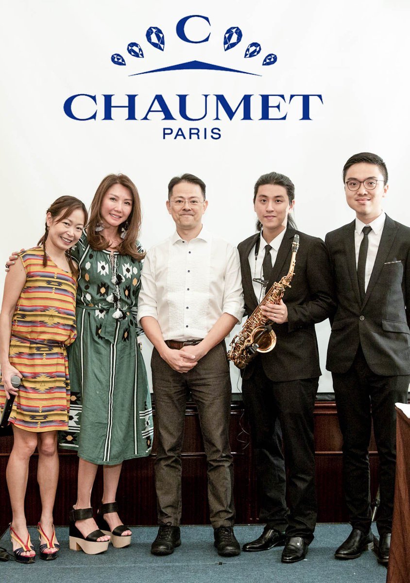 o_calligraphy's tweet photo. 應邀為LVMH集團著名品牌Chaumet的週年晚會作表演。並且以原創音樂配合中國書法的型式，展現無聲之音與無形之相的原始關係。
#書法家 #隷書 #書法���演 #書法x音樂 #chaumet #chaumethk #王可書法 #隸書 #支持原創 #原創音樂 #muscian #musiccrossover #calligrapher #lvmh #annualdinner #晚宴表演 https://t.co/EtlQS1dZT7