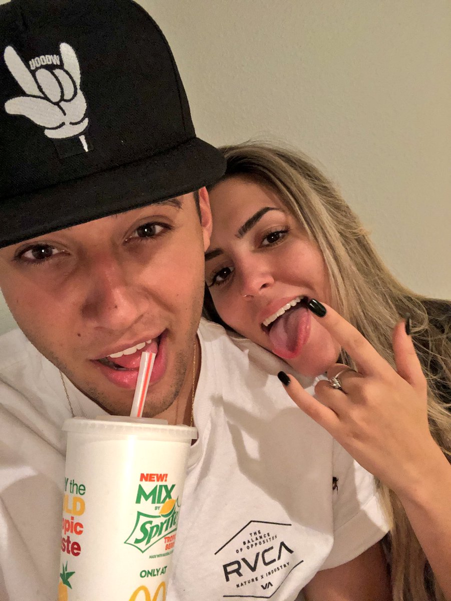 Viros's tweet photo. Mandem aqui perguntas que iremos responder em video 🤪🤓 https://t.co/ZOG2gV2fFK