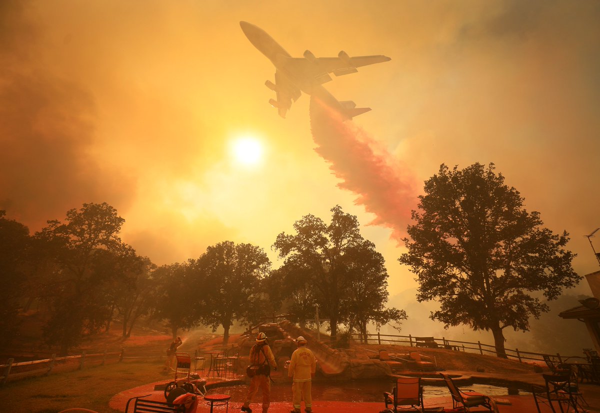 Mendocino Fire Complex explodes in size, now 2nd largest fire in history of California DjpjiX_UwAADXl-