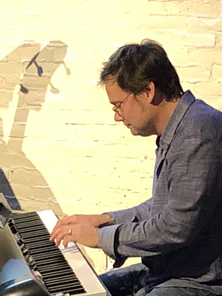 Dan57Thom's tweet photo. Having a #swinging time of #live #jazz @DaveTullJazz #Trio w/ @lutherhughes #QuinnJohnson @CooksChapelPH #Anaheim #PackingHouse playing #hits from latest #album #TextingAndDriving #proud #ExecProdโd w/ @SusanMThom๐๐ป
cc: @RobertJohnDavi https://t.co/WnksqzVO7j