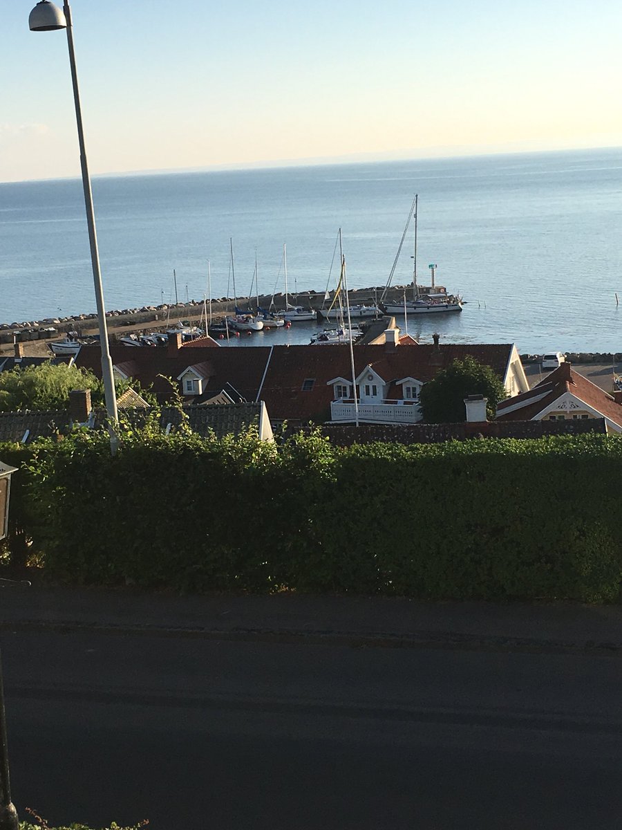 HugoZH's tweet photo. NV Skåne vaknar till en ny underbar semesterdag. #Arild https://t.co/puVIO7FBVC