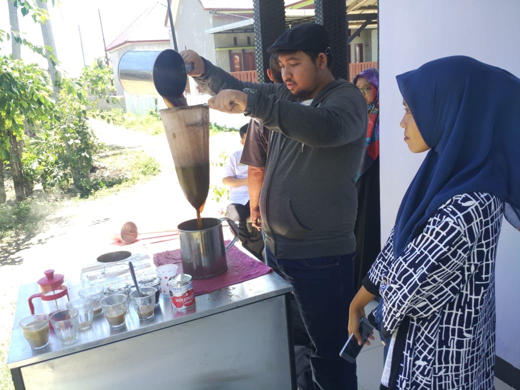 ghufranwafi's tweet photo. Pelatihan barista untuk perempuan dari BCAC barista coffee Aceh community https://t.co/gI9cuFJgFc