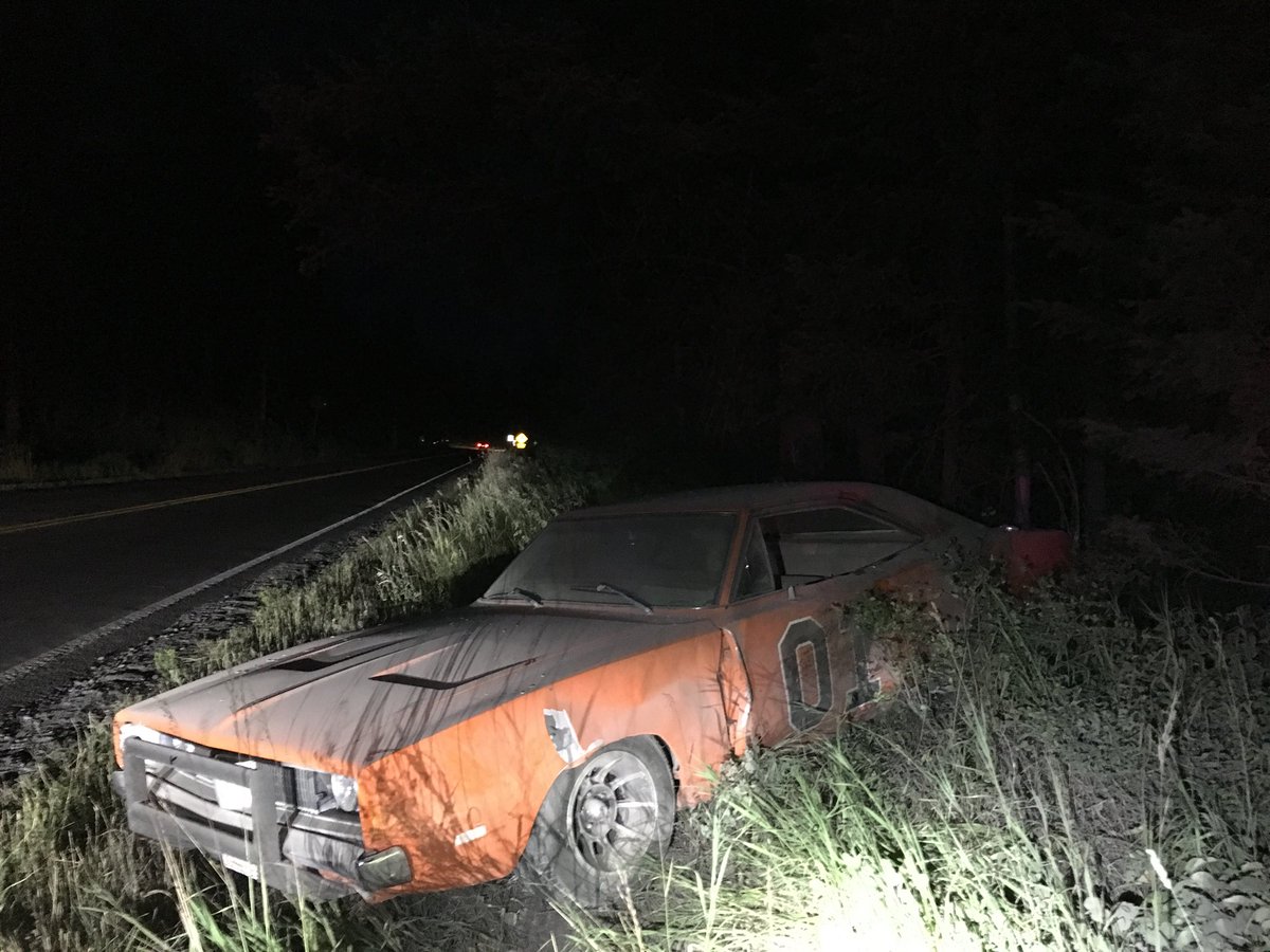 It’s not every night you catch the infamous #GeneralLee #1969Charger #ClassicCars

Never Swerve to miss a deer. Bad things usually happen, like crashing your beloved classic 69’ Charger 😢.

Thankfully no one was injured. 🙂