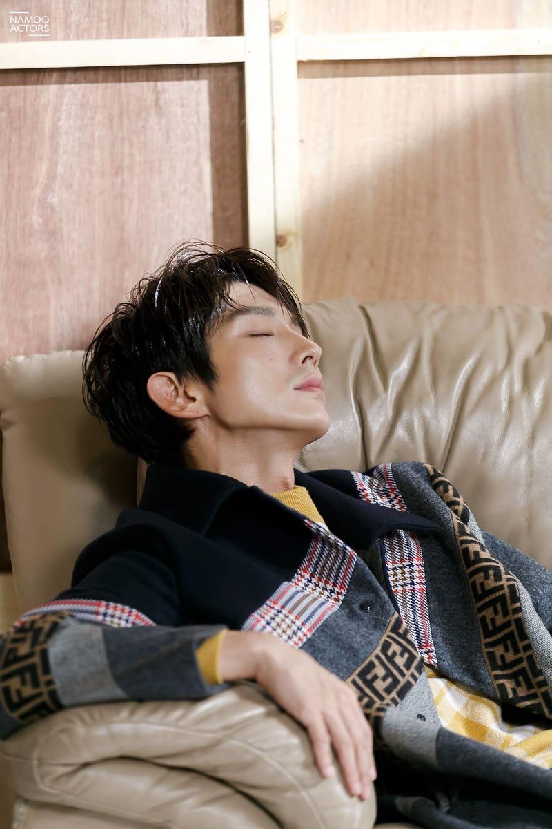 weheartjg's tweet photo. 180803 Lee JoonGi (이준기) Facebook Update:
“#이준기 #Leejoongi
#Ellemen #Hongkong #photoshoot
#behind_video
좋은 건 함께 봐야 기쁨이 두배!
비하인드 컷도 함께 보시죠💙”
https://t.co/1VZKYNOQ49 https://t.co/ikCNcnoRO4