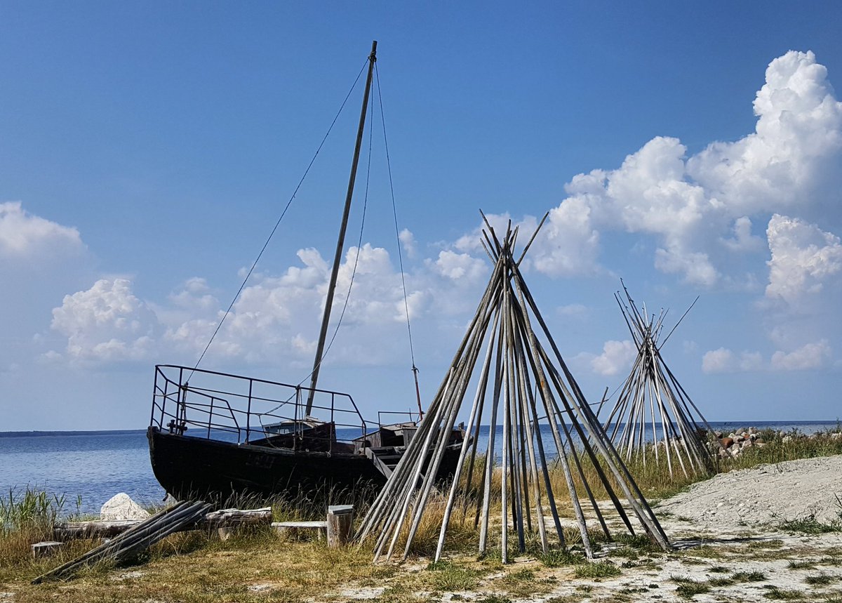 liisakarin's tweet photo. Seascape simplicity. Touring Estonia's islands is incredible. #muhu #islandlife #estonia #pleaseletmestay https://t.co/scwomoG8AQ