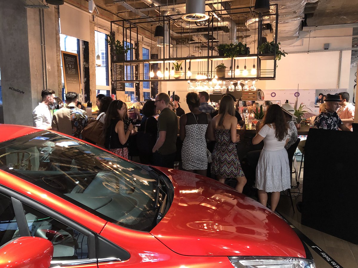 Fusion2K_Events's tweet photo. Last night was the exclusive launch party for our totally bodacious 90s pop-up shop with @Eulogy_London for @renault_uk, celebrating Clio. Today we open the doors to everyone, so grab your Air Max 93s &amp; Global Hypercolour t-shirt and chip to Hogarth House, Holborn. #ClioStyle https://t.co/tccW5JblaY