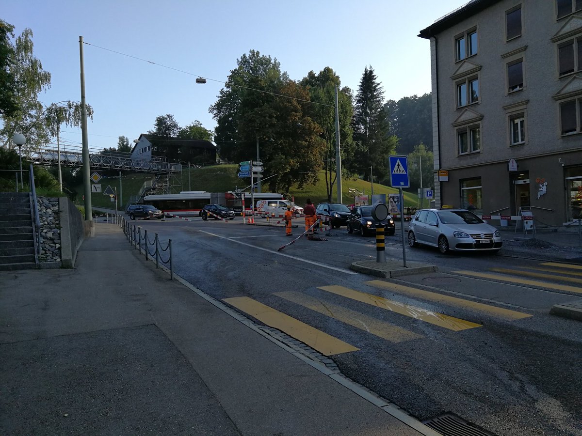 Letzte Nacht wurde die Gleise des Bahnübergangs auf der Teufenerstrasse im Riethüsli entfernt. @app_bahnen