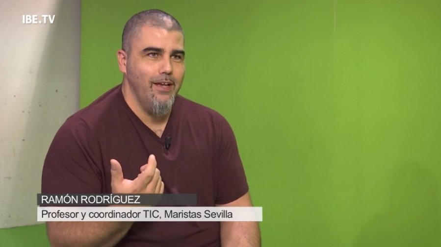 ibe_tv's tweet photo. #Educación
«los niños s. XXI no se conforman con lo de siempre, tienen motivaciones muy diferentes a generaciones anteriores y necesitan estímulos nuevos», entrevista a @Profe_RamonRG. 
🔗 https://t.co/q5PriAnY8Q 
#FlippedClassroom https://t.co/EUkm5PSoUq
