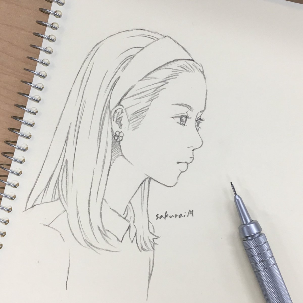 こういう角度すき。
モデルは石原さとみさん。 