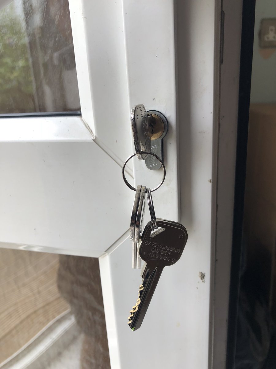 lockforceliv's tweet photo. Our customers bought their new home and wisely decided to change their locks as you never know who else might have a key to your home. Be SMART like our customers #lockforceliverpool #locksmithliverpool
https://t.co/wPqh4K3sKL https://t.co/uyY8IEiRYN