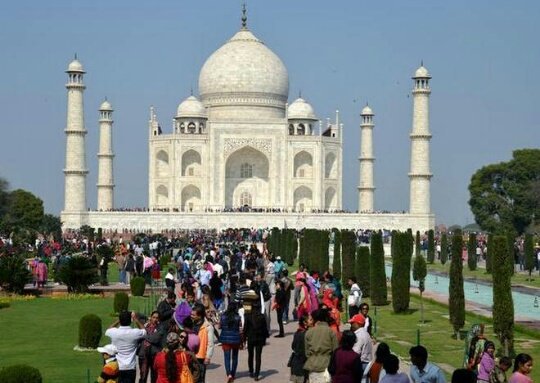 Mumtaz tum such main bahut khoobsurat  rahi hogi ...
Warna duniya yuhi kisi ke makbare  ko dekhne jama nahi hoti. .@yahya_bootwala❤
#TajMahal 
#yahyabootwala❤
#Aagra