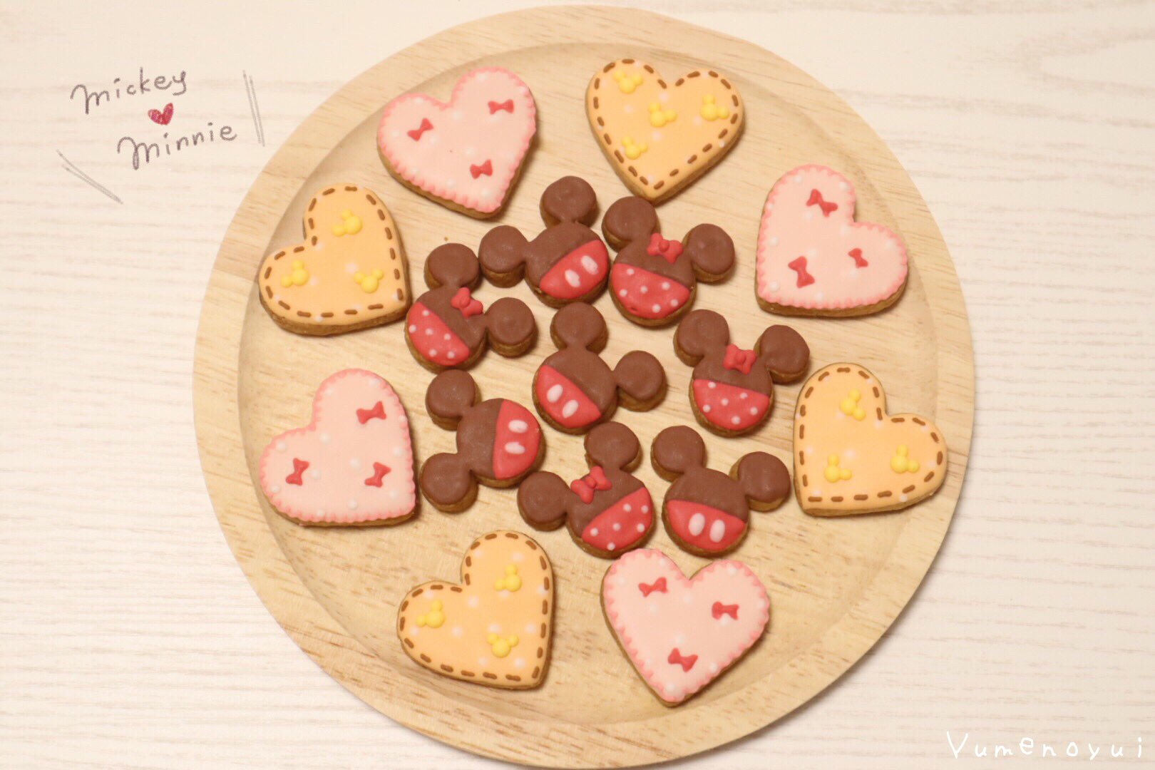 Y U I M A R U ᴥ ﾟ ㅤ ㅤㅤmini Mini Cookie 一口サイズのミッキー型の クッキー つくってみましたーーーー このままプレゼントも良いし ケーキに飾っても可愛くなる クッキー型は100均で買ったよ ディズニー ミニー ミッキー