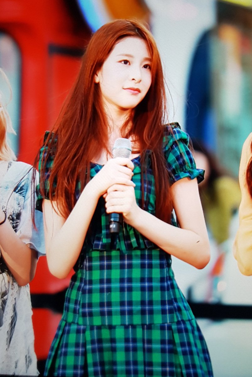 147_Company's tweet photo. 180803 #공원소녀 #GWSN #민주 신촌 버스킹 프리뷰 by SinC @kiwipop_GWSN https://t.co/FsePgufO6z