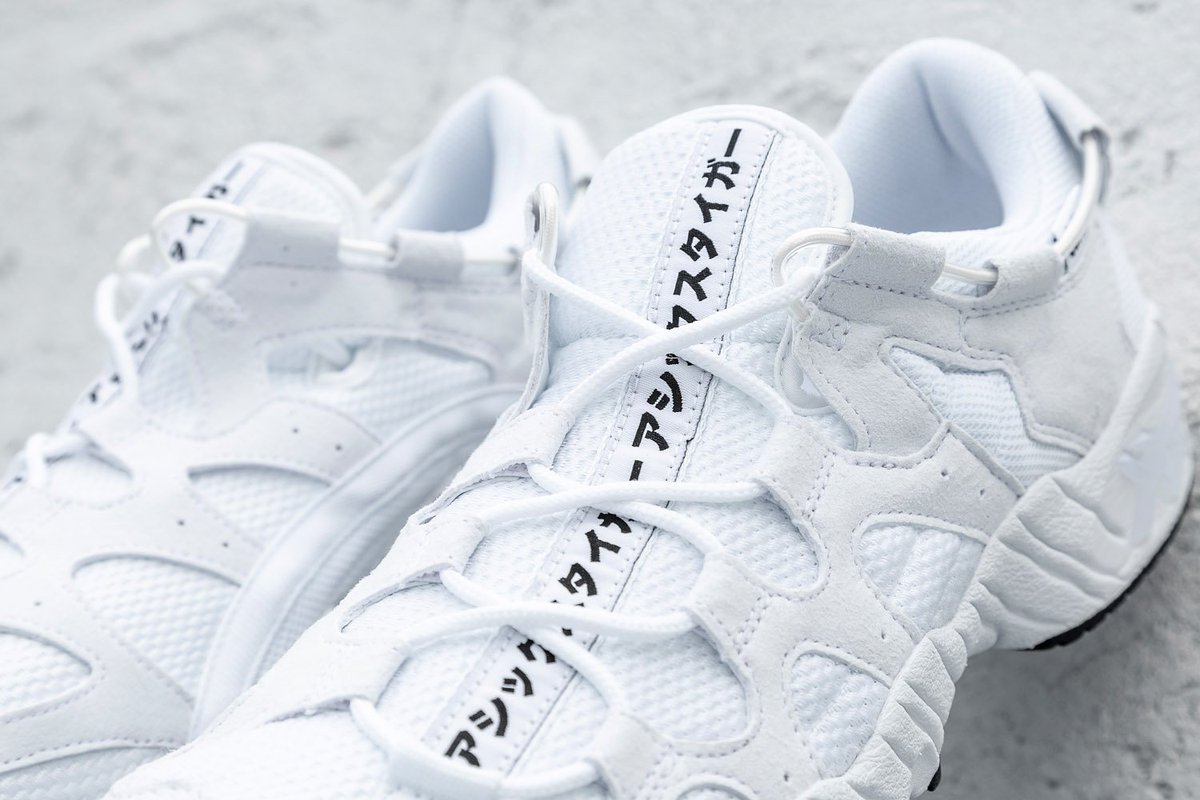 asics with japanese writing