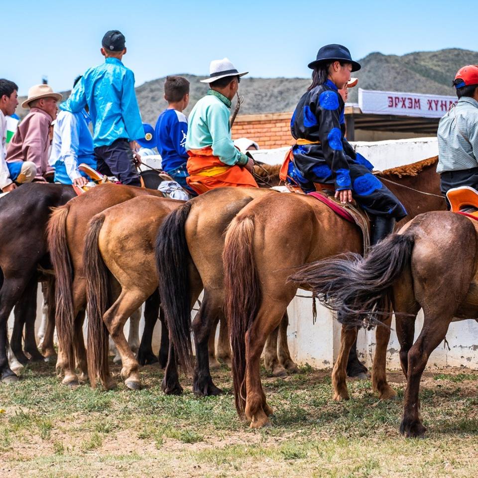 EnjoyMongolia's tweet photo. Locals watching Naadam on the horseback during the Naadam in Lun soum (village). Photo credit to @carolinepang_ #ruralnaadam #lunsoum #centralmongolia #horseriders #naadamwithhorse #travelmongolia #thingsyouwillseeinmongolia  #horserace #archery #festivaltour #mongolia https://t.co/QM47rhWRH3