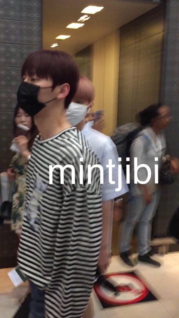 amrxp_'s tweet photo. คนถ่ายเป็นลมไปยัง 😪😭😭😭😭😭😭 #WannaOne1TheWorldinBKK https://t.co/2OWlgsK2Yn