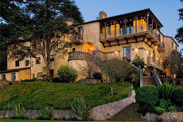 Beyond spectacular Mediterranean villa onekindesign.com/2011/05/18/bey…