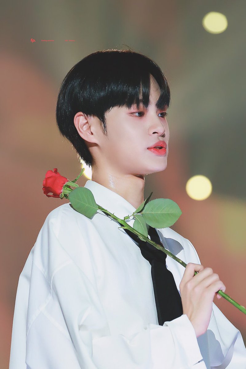 fp_0129's tweet photo. 그려놓은 듯한 옆모습💋🌹
#이대휘 #대휘 #LEEDAEHWI #DAEHWI https://t.co/m3TE0UpEo6