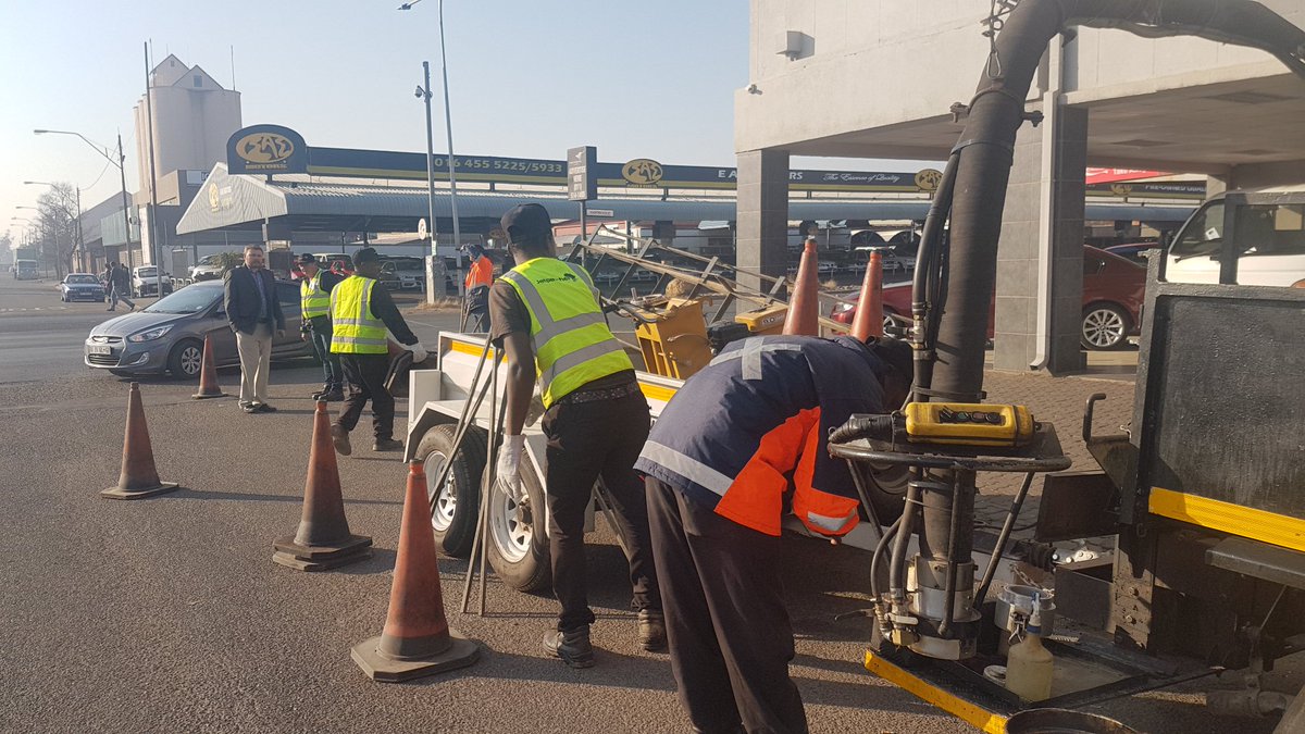 unimediapro's tweet photo. @JetpatcherSA getting ready for the demo on pothole repair and rehabilitation for the municipality of Emfuleni in the city of Vireeniging @City_Ekurhuleni  @CityTshwane @CityofJoburgZA @City_Press  @News24 @Radio702 @Yes4YouthZA @CyrilRamaphosa @PresidencyZA https://t.co/uDCjYQRaej