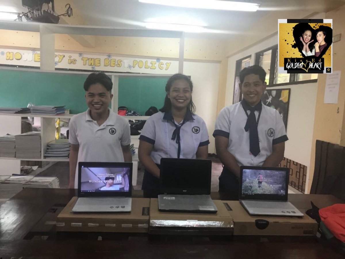 KissEdGoldHeart's tweet photo. The Winners of #KissEdStudentHeroes and their Teachers flashing their golden smiles, grateful and happy to receive the prizes. 😃

#KissEdGoldenHeart
#FangurlingWithAPurpose https://t.co/7WXbIynMUC