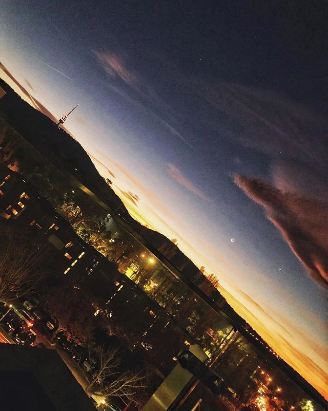 ourANU's tweet image. 📷 @a_arieliu
・・・
Sunset - Moon - Star - Lights - Winter
•
•
•
#sunset #moonnails #winteriscomming #cold #moon #shiningstars #instadaily #skypics #lightsatnight ift.tt/2vt9ppq