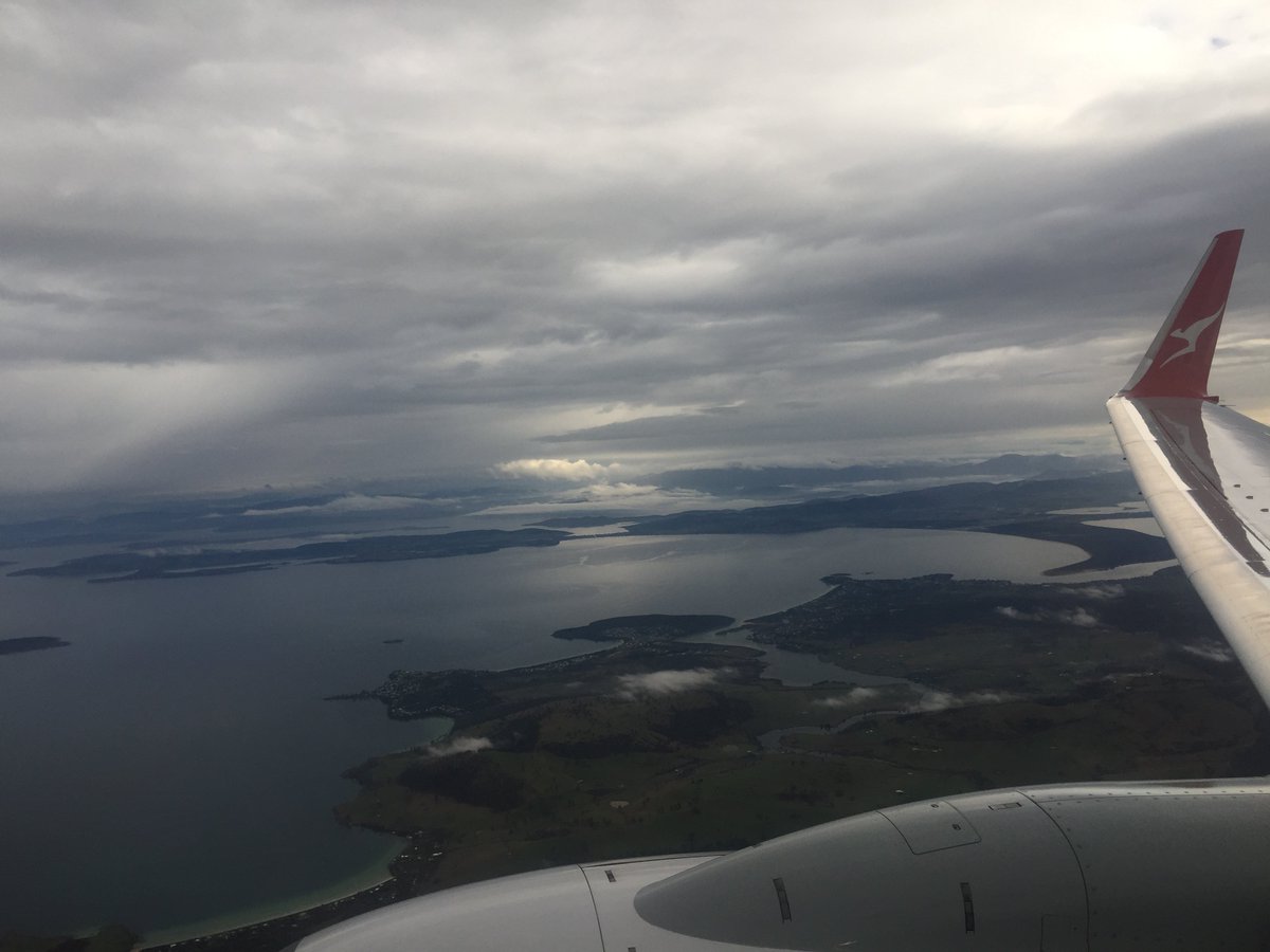 ocelotte's tweet photo. Great views flying into #Hobart earlier this week. #LimeBay #SlopingMain https://t.co/uD9EGr91Lc