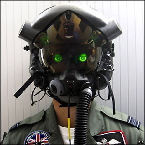 約4000万円ほどするらしい戦闘機パイロットの超高性能ヘルメット