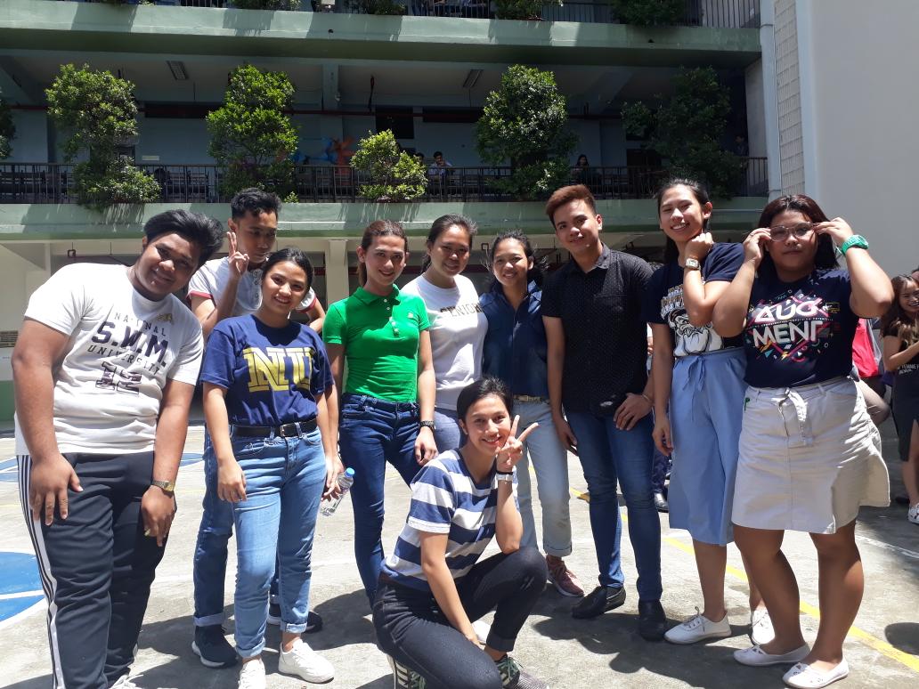 travyboyy's tweet photo. Minute to win it earlier with the CEAS fam 💙 #AllForCEAS #NUAugment https://t.co/qcBdsp3jR3