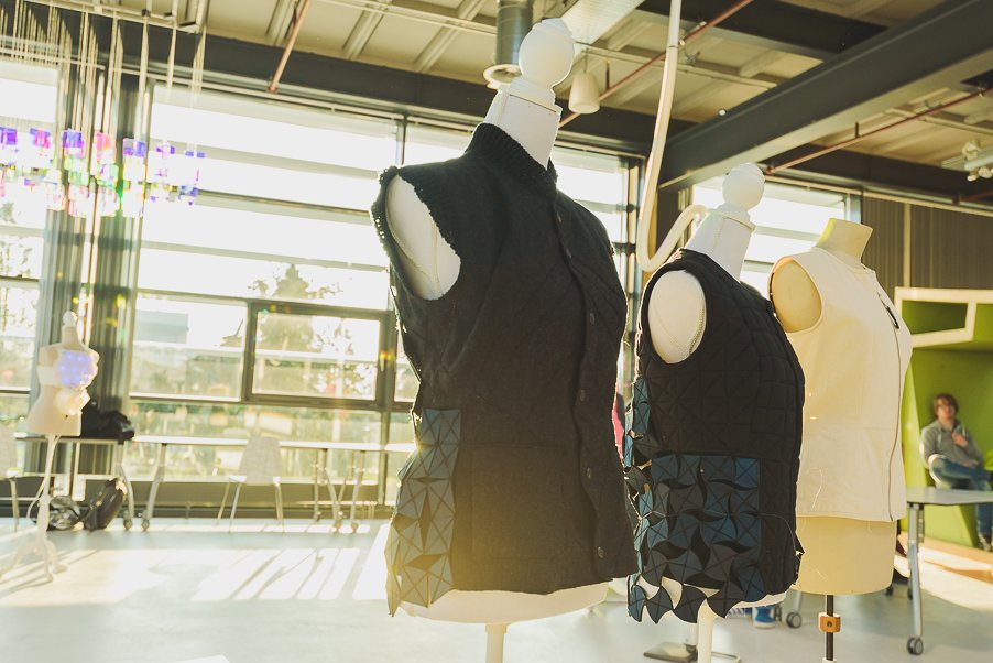 Nominated for ‘Best Tech Idea 2018’ by <a href="/KIJKredactie/">KIJK-redactie</a>: the high-tech robot vest for posture correction. Show your support for this project (co-designed in our facilities) by voting here ▶ kijkmagazine.nl/tech2018/

<a href="/UTwente/">University of Twente (inactive)</a> <a href="/GekeLudden/">GekeLudden</a> <a href="/angelikamader/">angelika mader</a> <a href="/hellenvanrees/">Hellen van Rees</a> <a href="/WEARsustain/">WEAR Sustain</a>