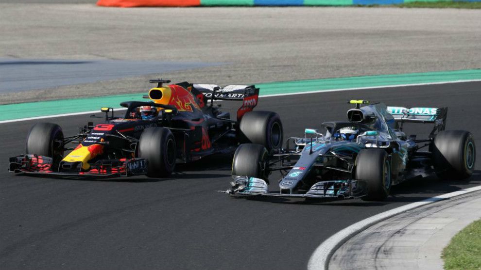 JaUrecia's tweet photo. Así fue la peineta de Ricciardo a Bottas https://t.co/XAJdNESYUT https://t.co/bbJgtEPIk4