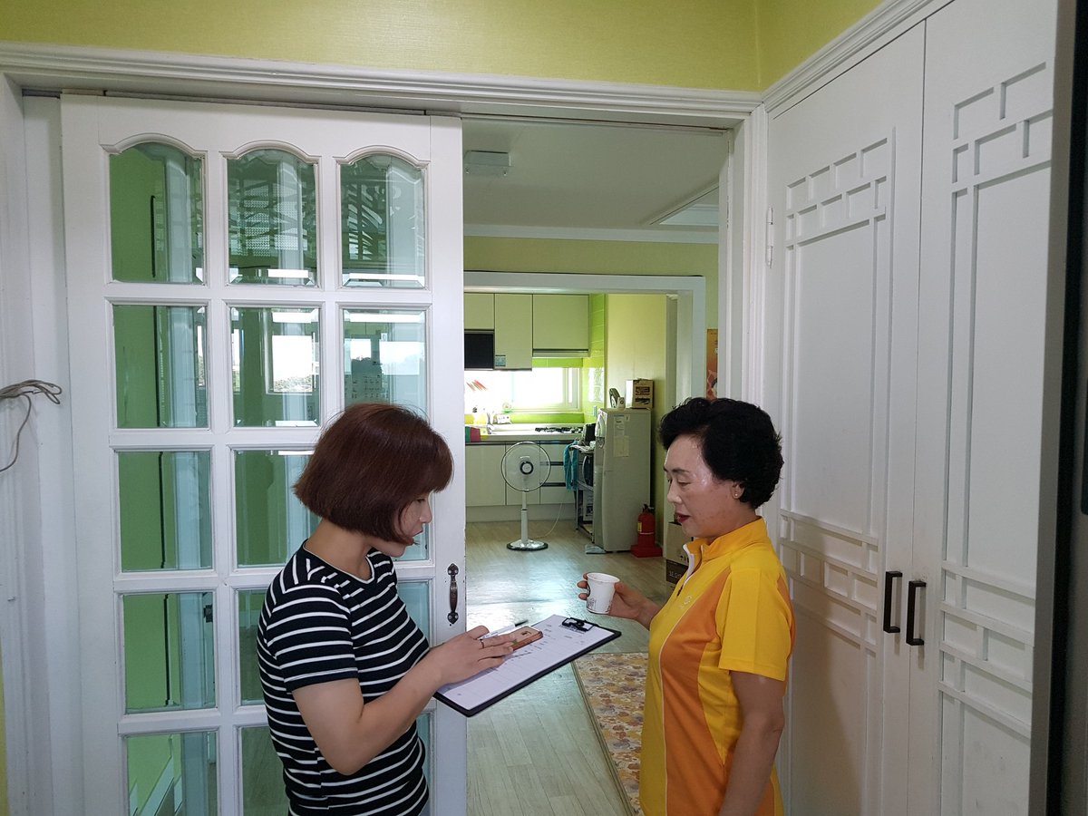 야탑3동(동장 최영숙)에서는 폭염경보에 대비하여 무더위쉼터 경로당을 점검하였습니다. 신체이상 발생 시 즉각적인 휴식, 충분한 수분 공급을 유지하여 주시기 바랍니다!!
#성남시 #야탑3동