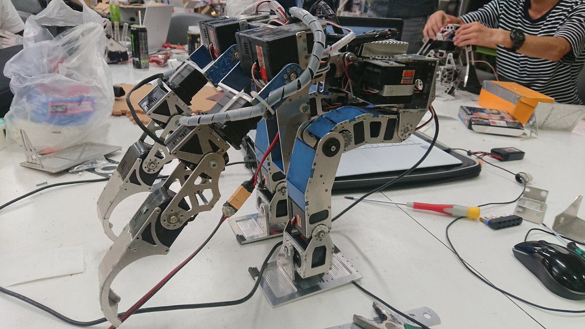 RC_pukupukutaiy's tweet image. 基本モードで気持ち悪いですが変形すると強いロボットに似ます