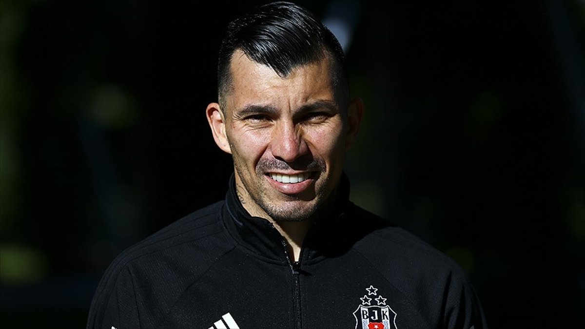 Happy birthday Gary Medel . 

Feliz cumpleaños 