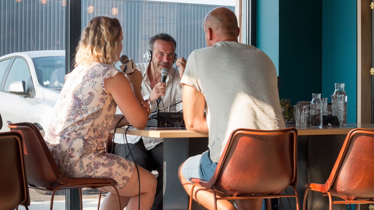 SegoLook's tweet image. Interview @RBA_fm par Rémi Castillo, accompagné de Stéphane Painchault, coatch sportif.
Merci pour ce bon moment de partage pour ma première.
#interview #radio #bassindarcachon #coiffureàdomicile #segolook